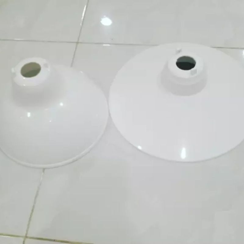 Chao, chóa đèn nhựa Nival, có móc treo