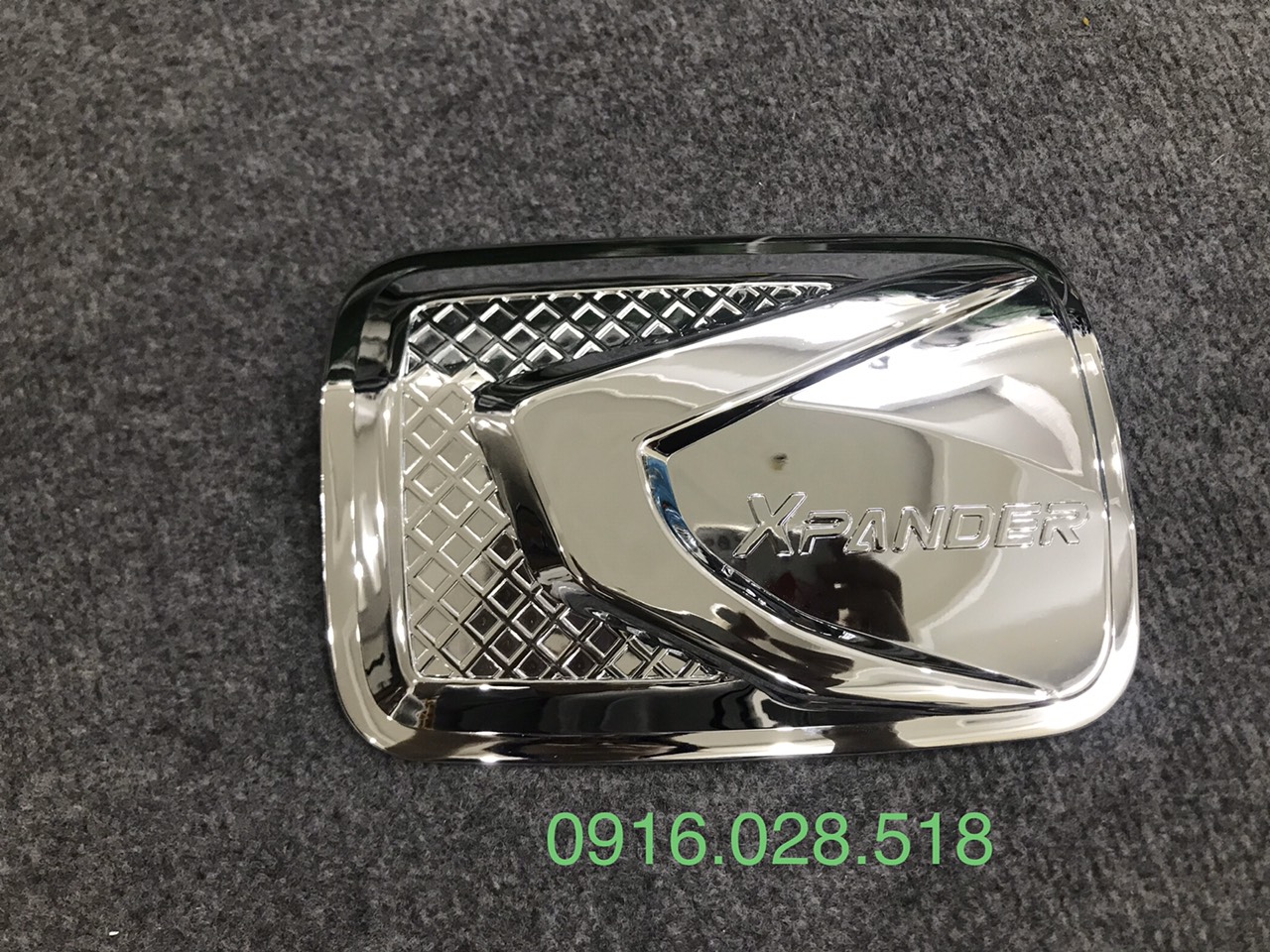Ốp nắp bình xăng Xpander 2020