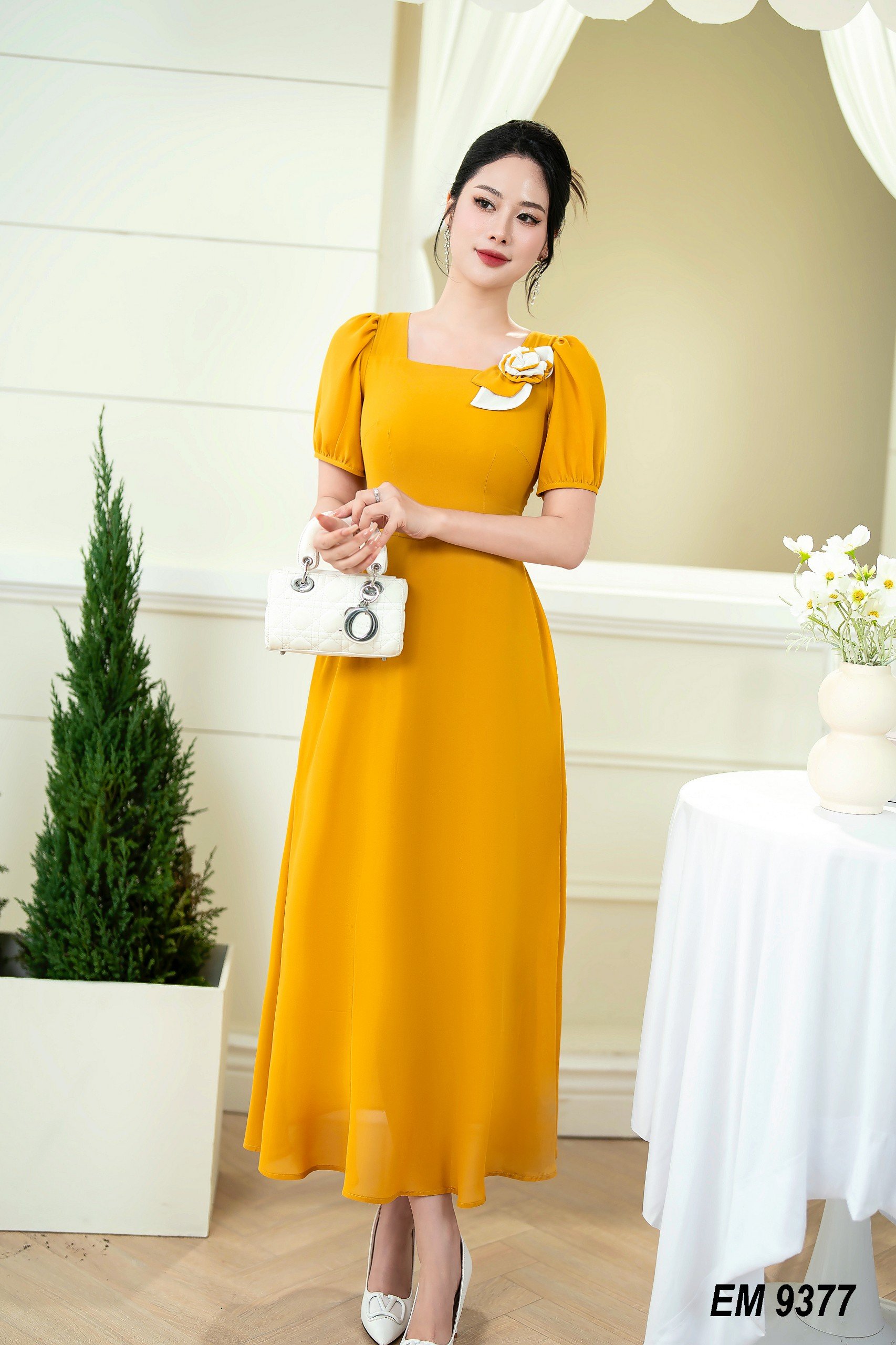 Đầm EMY EM9377 Maxi Xoè Vàng