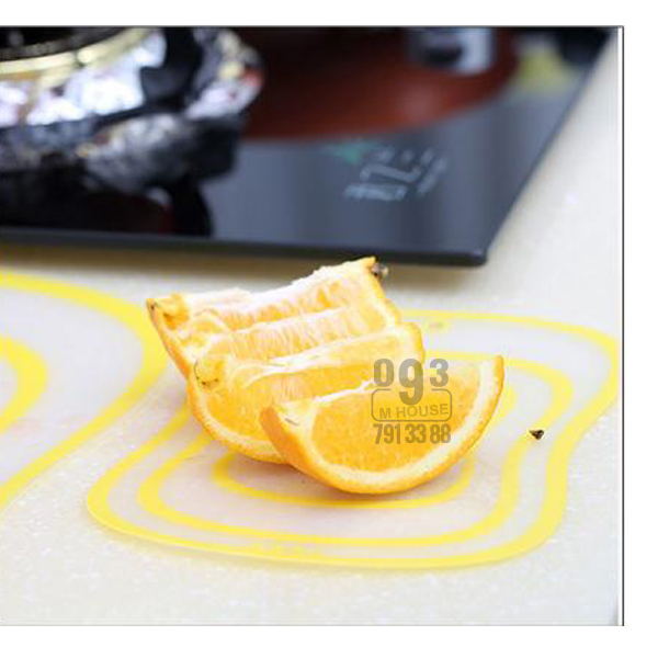 Flexible plastic cutting board.
