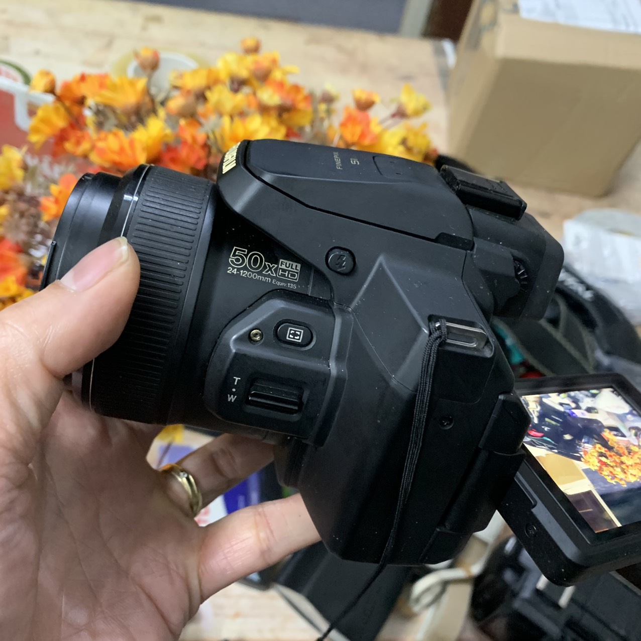Máy ảnh Fujifilm FinePix S1 zoom 50x có wifi, tiếng Việt