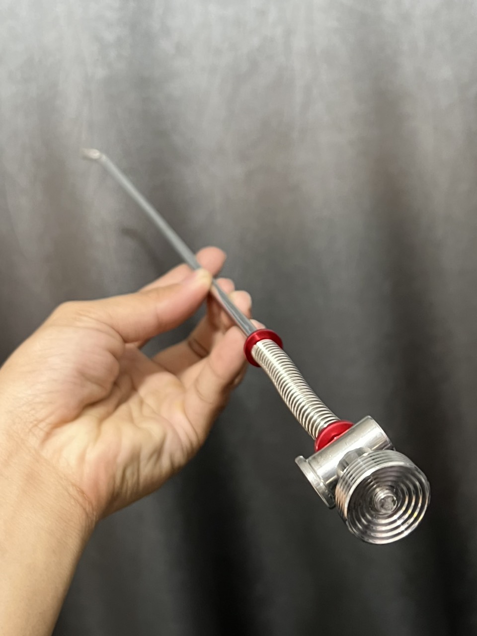 Đủa thắng inox kèm núm vặn và chốt xỏ cnc bóng loáng gắn cho dòng xe