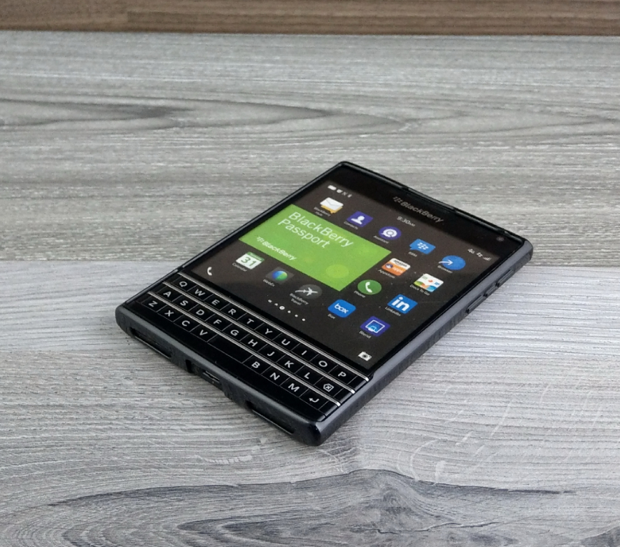 Ốp Lưng iONE Blackberry Passport silicon nâu