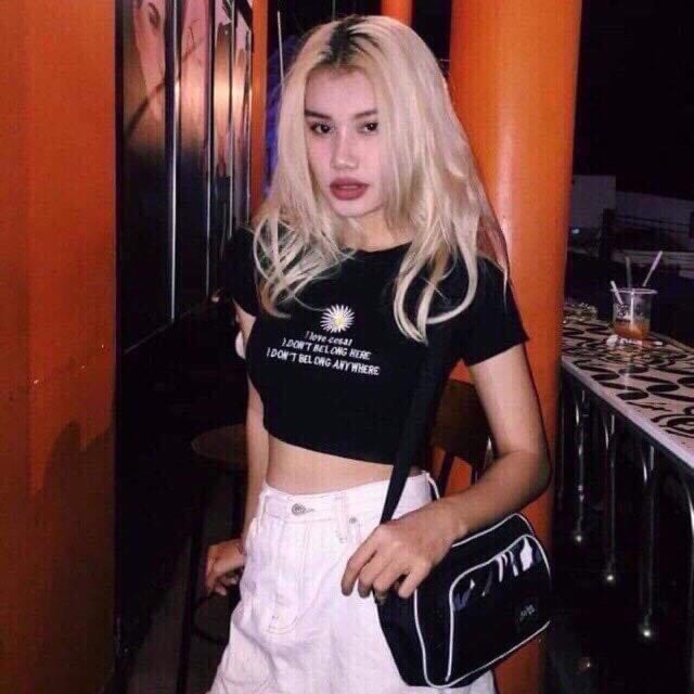 Áo croptop thêu hoa cúc LOVE siêu chất cực hot fom dưới 50kg