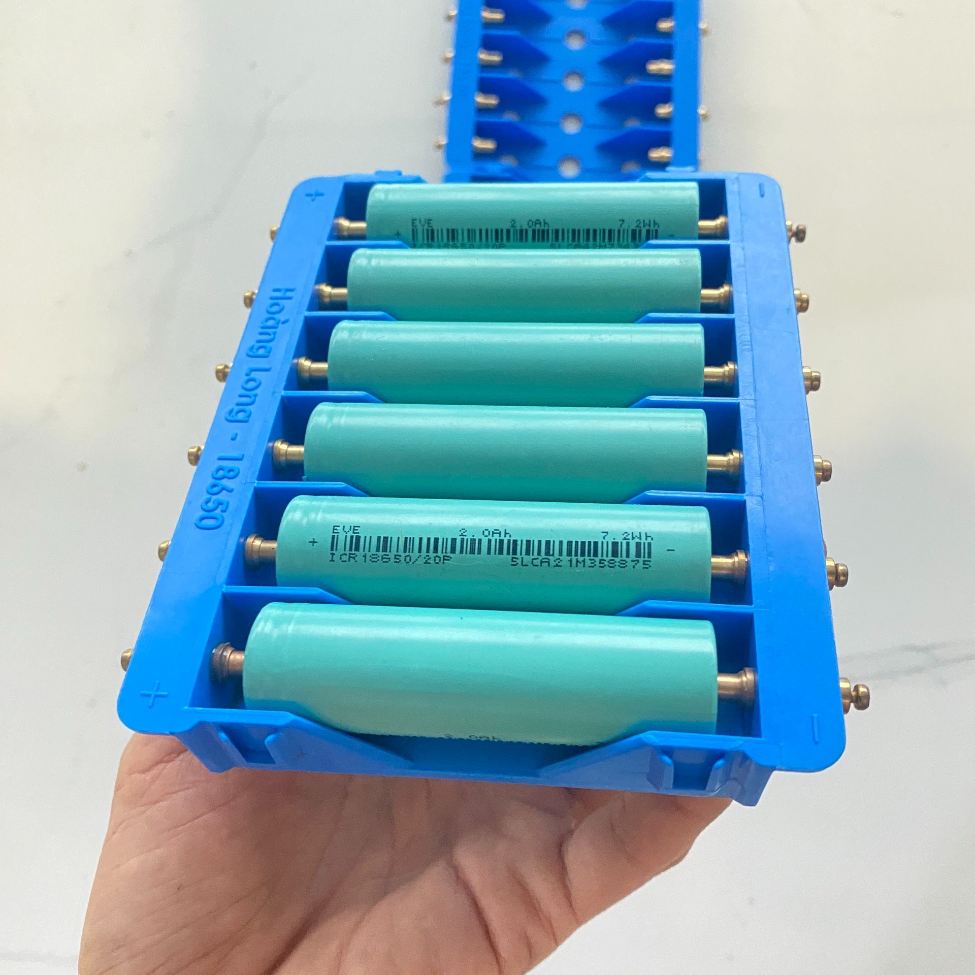 Khay cân bằng pin 18650 màu xanh ( khay 6)