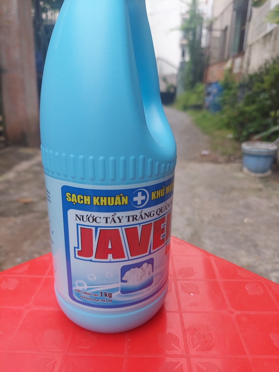 Nước tẩy quần áo trắng Javel -