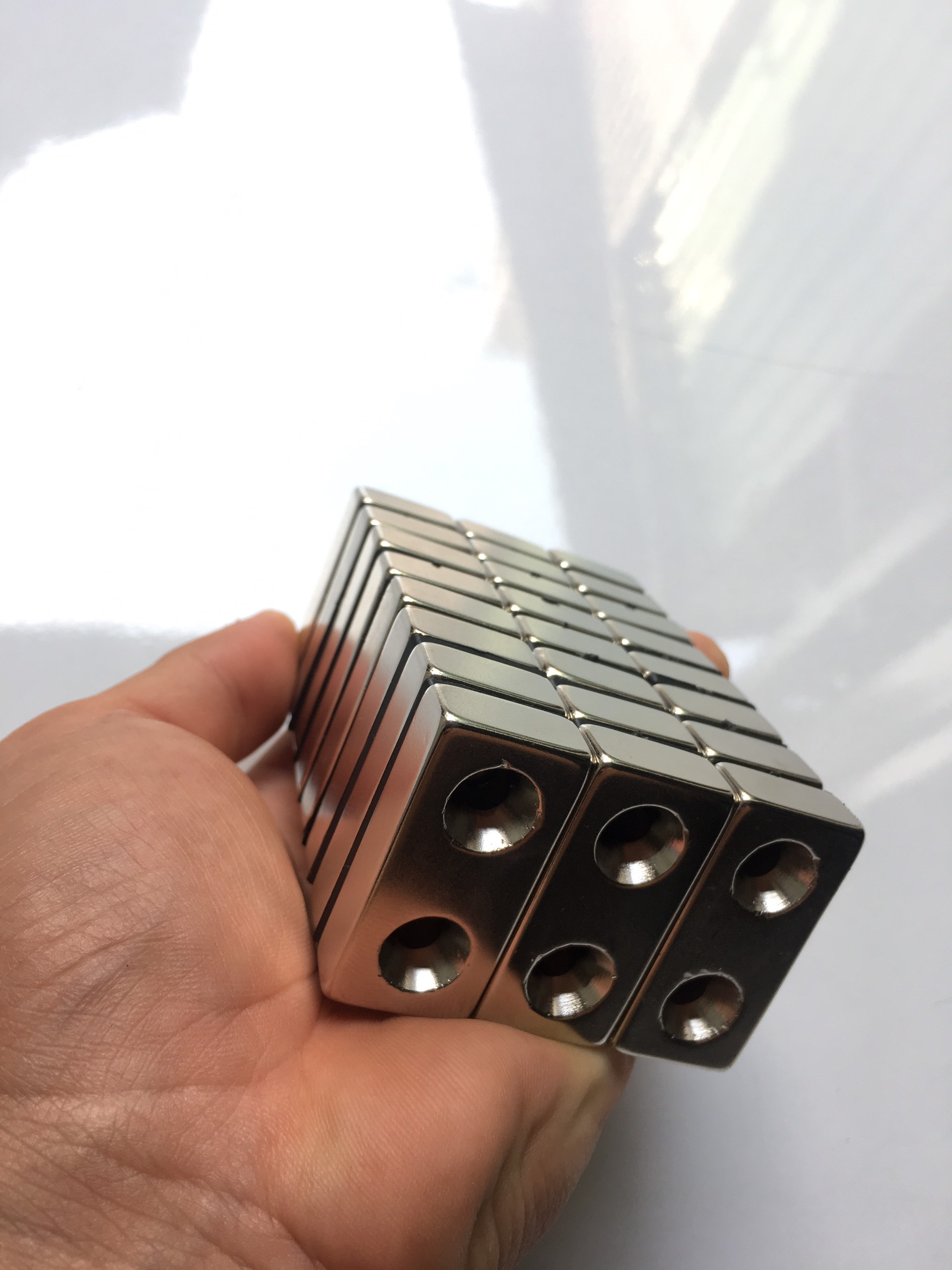 Nam châm đất hiếm DH 40x20x10 Côn M5