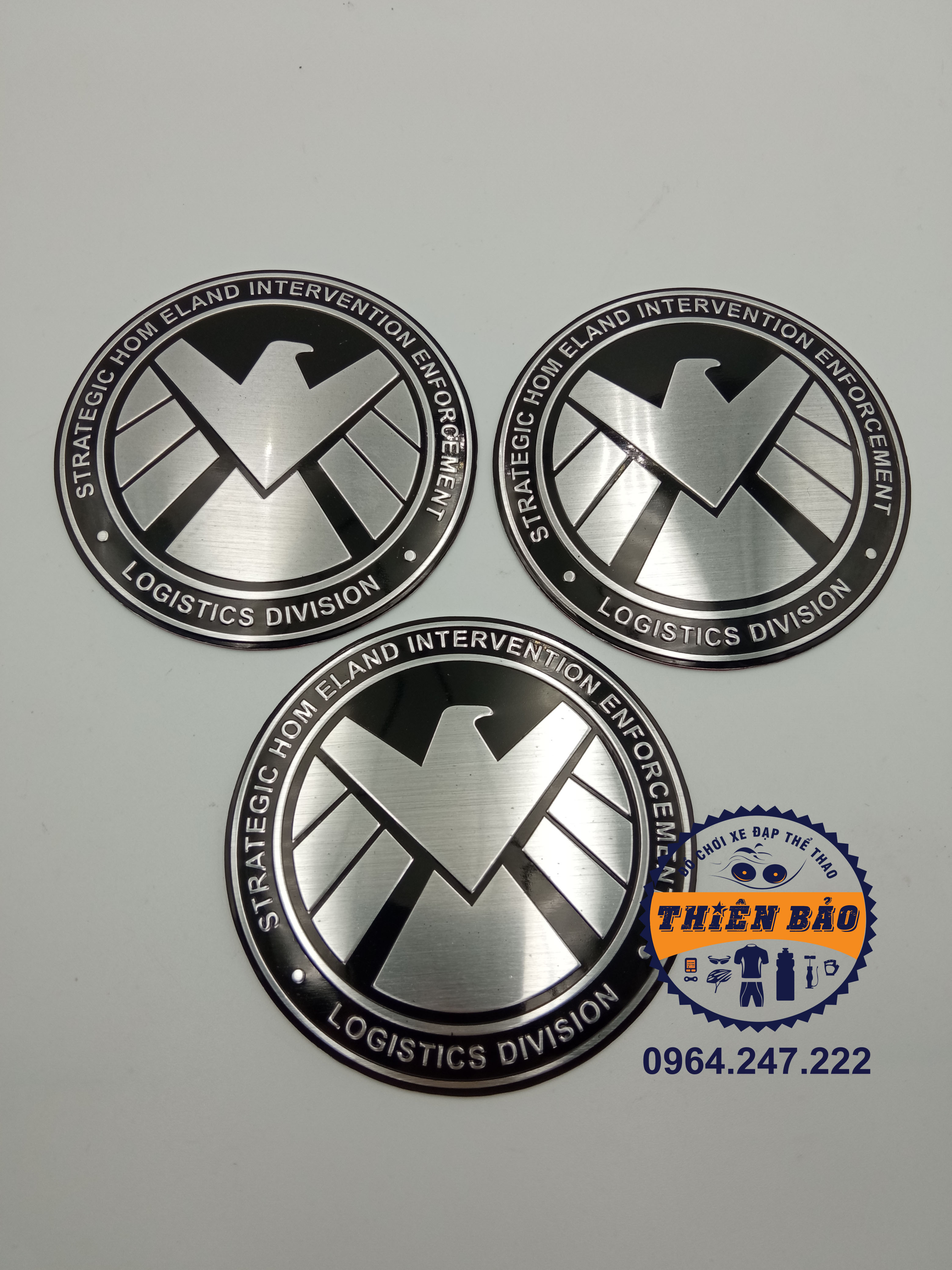 Tem dán xe logo Shield Vector Decal dán xe thân trắng nền đen #9