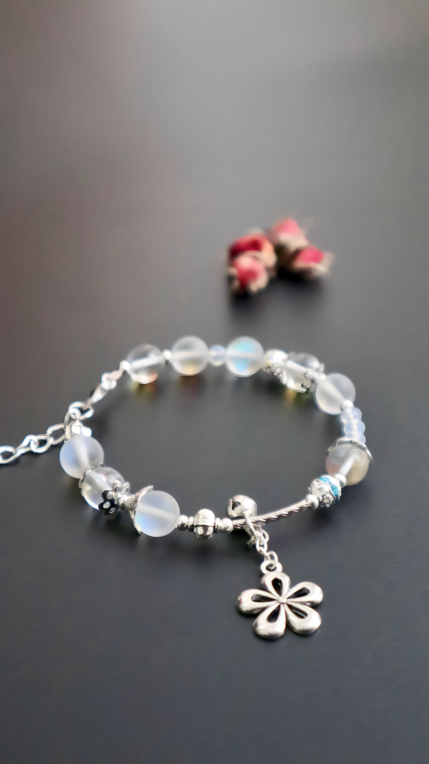 Vòng Tay Đá Moonstone Mix Charm