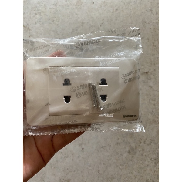 Ổ cắm 2 chấu Sino - 16A dòng S18