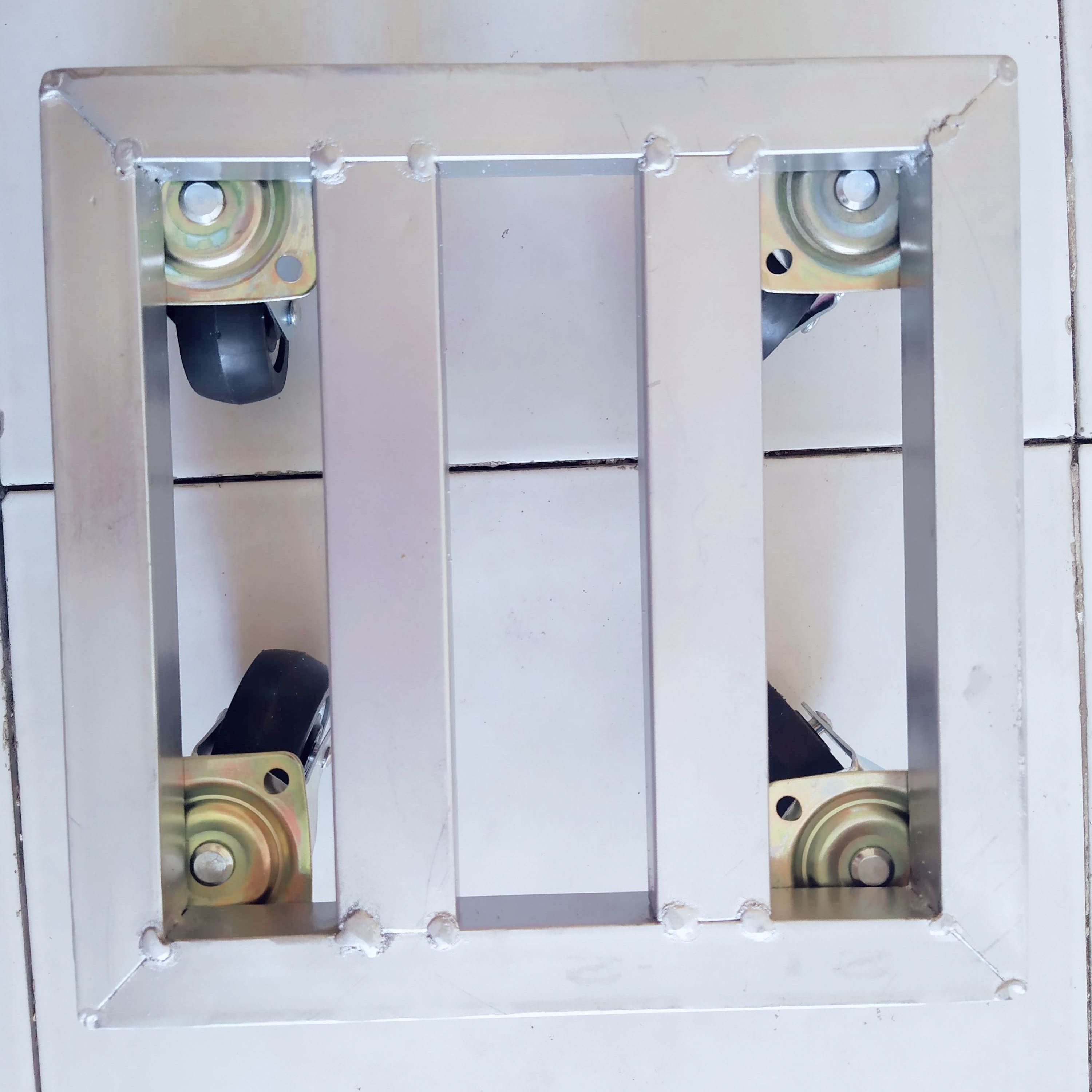 Đế Lót Chậu Trồng Cây - Đế Bánh Xe Đa Năng(Kích Thước 20X20)