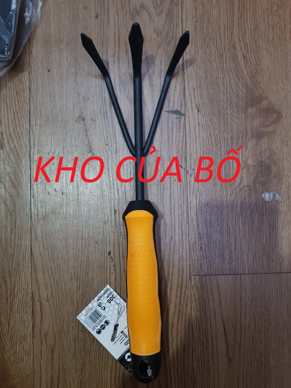 300mm cây cào đất làm vườn ingco hgr1008
