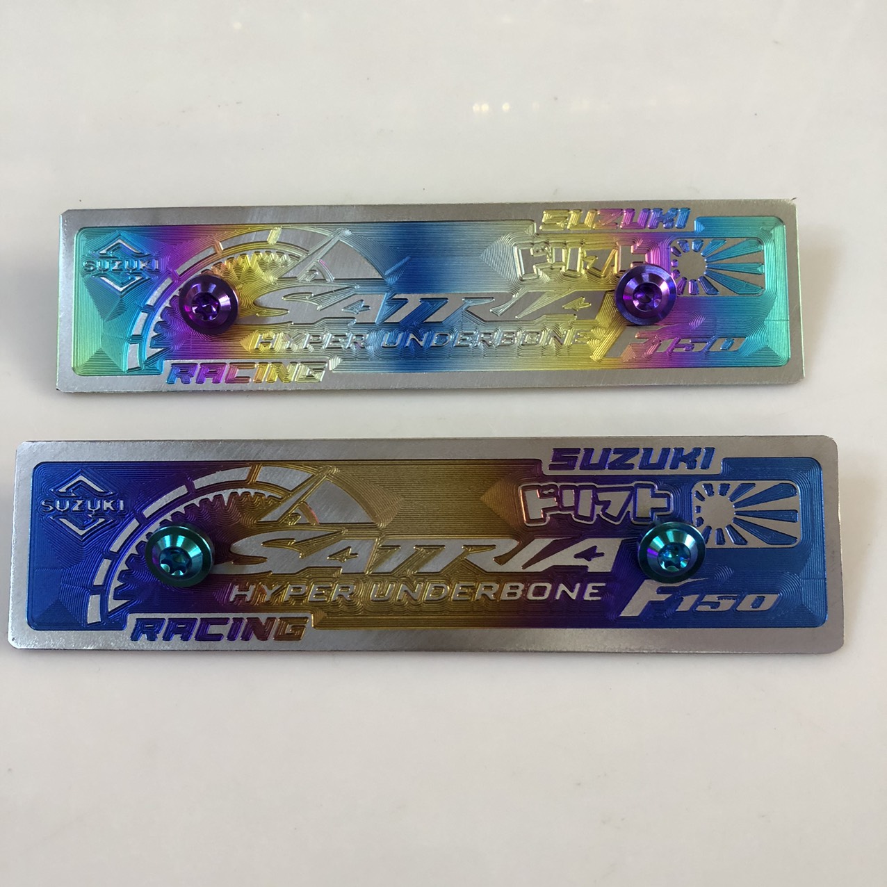 [HCM]Bảng tên SATRIA + ốc Gr5 6li15 Titanium kiểu 3D