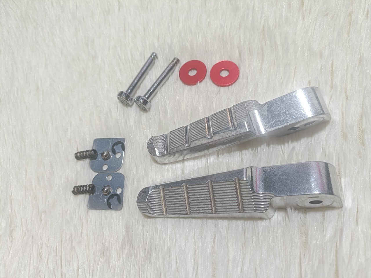 Gác chân sau takegawa bật bi cho xe máy honda
