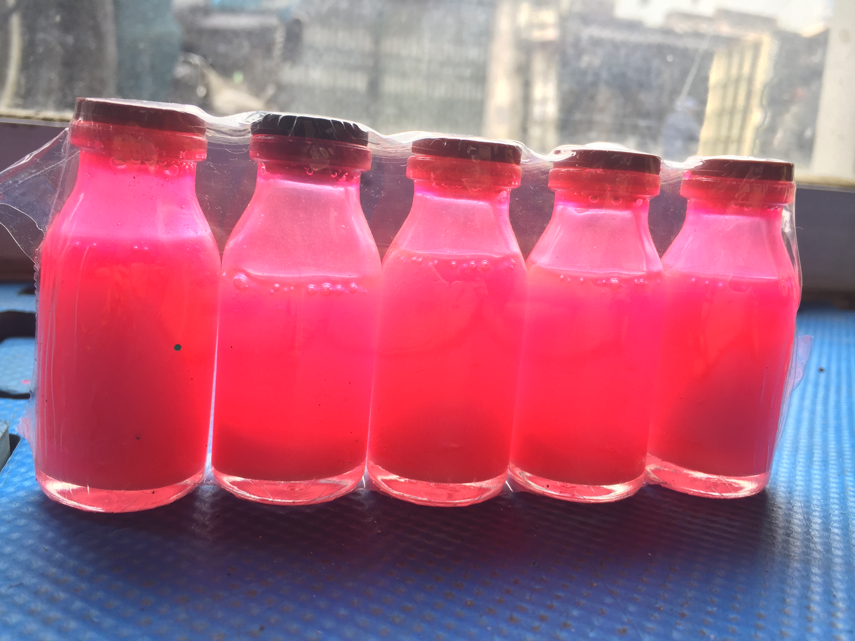 sơn dạ quang phát quang và đổi màu dưới nắng