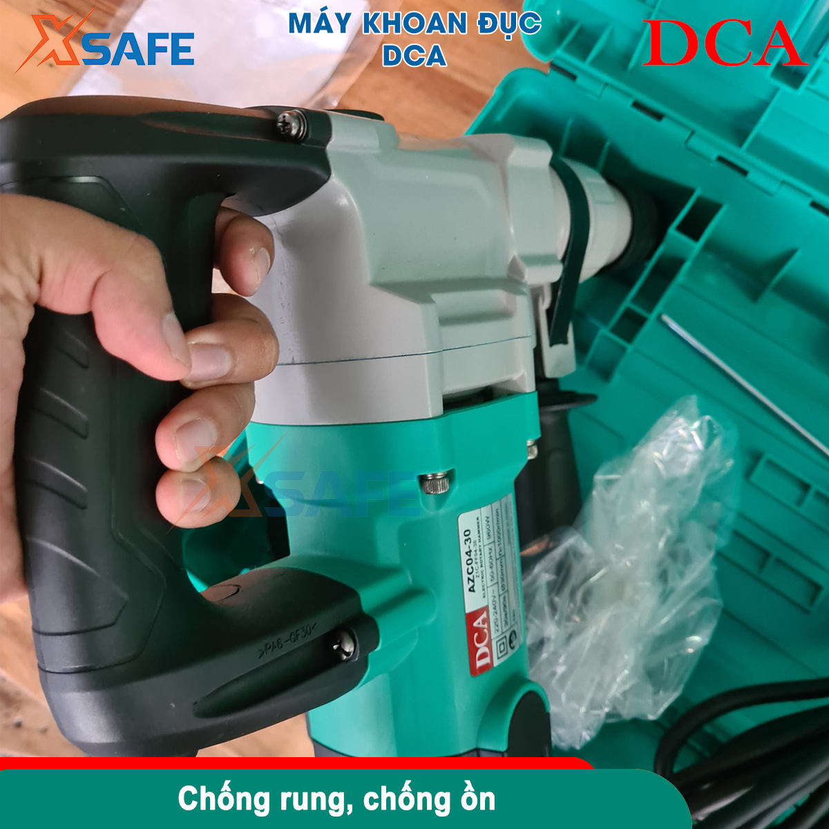 Máy khoan đục bê tông cầm tay DCA AZC04-30 công suất 960W, đường kính mũi khoan tối đa: 30mm, mũi đục: 14mm, tốc độ không tải: 1000 lần /phút