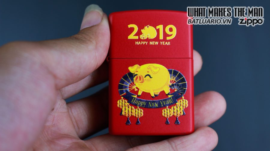 ZIPPO HAPPY NEW YEAR HEO VÀNG 2019