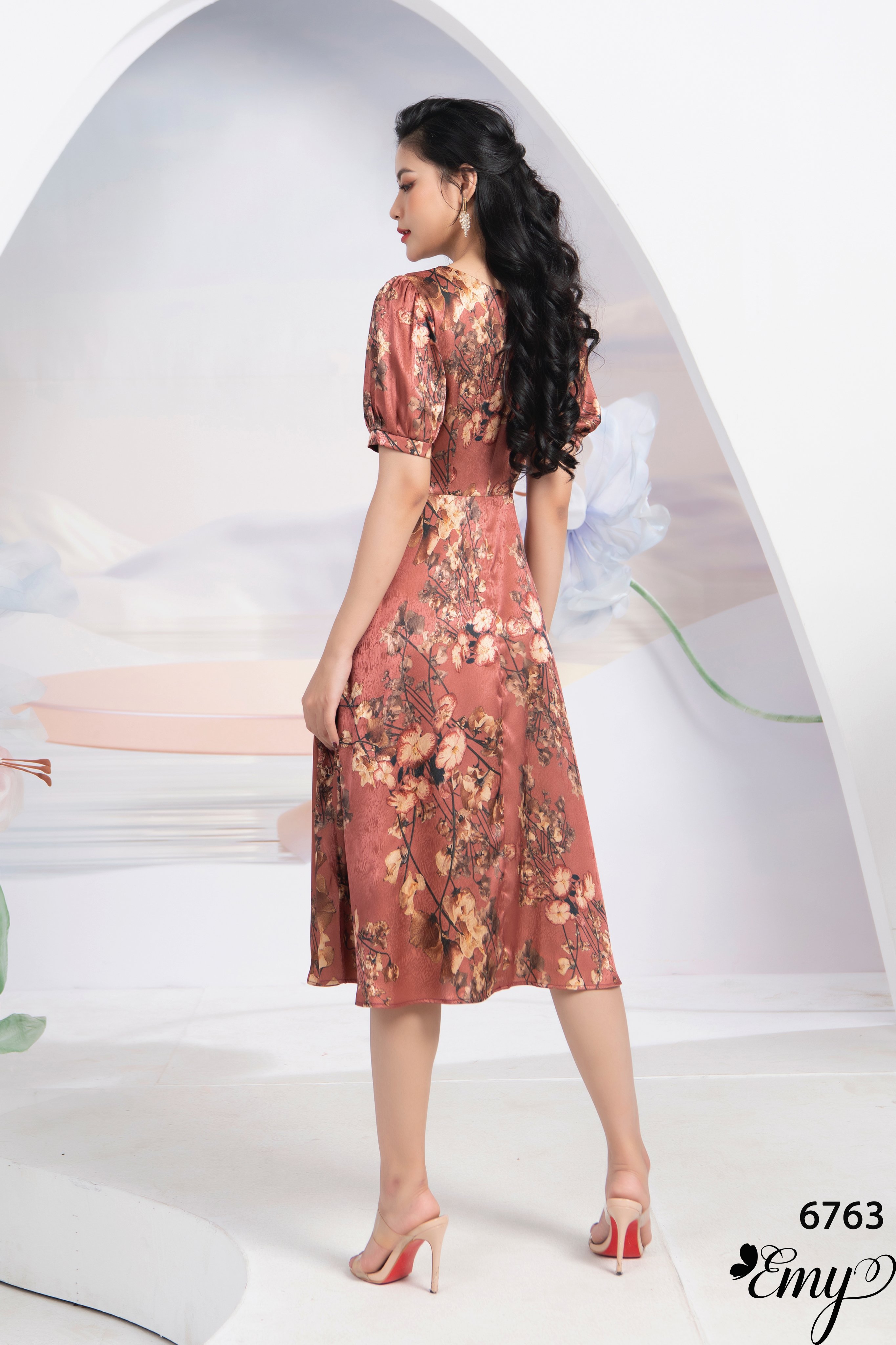 Đầm EMY EM6763 Xoè Cổ V Phối Nút