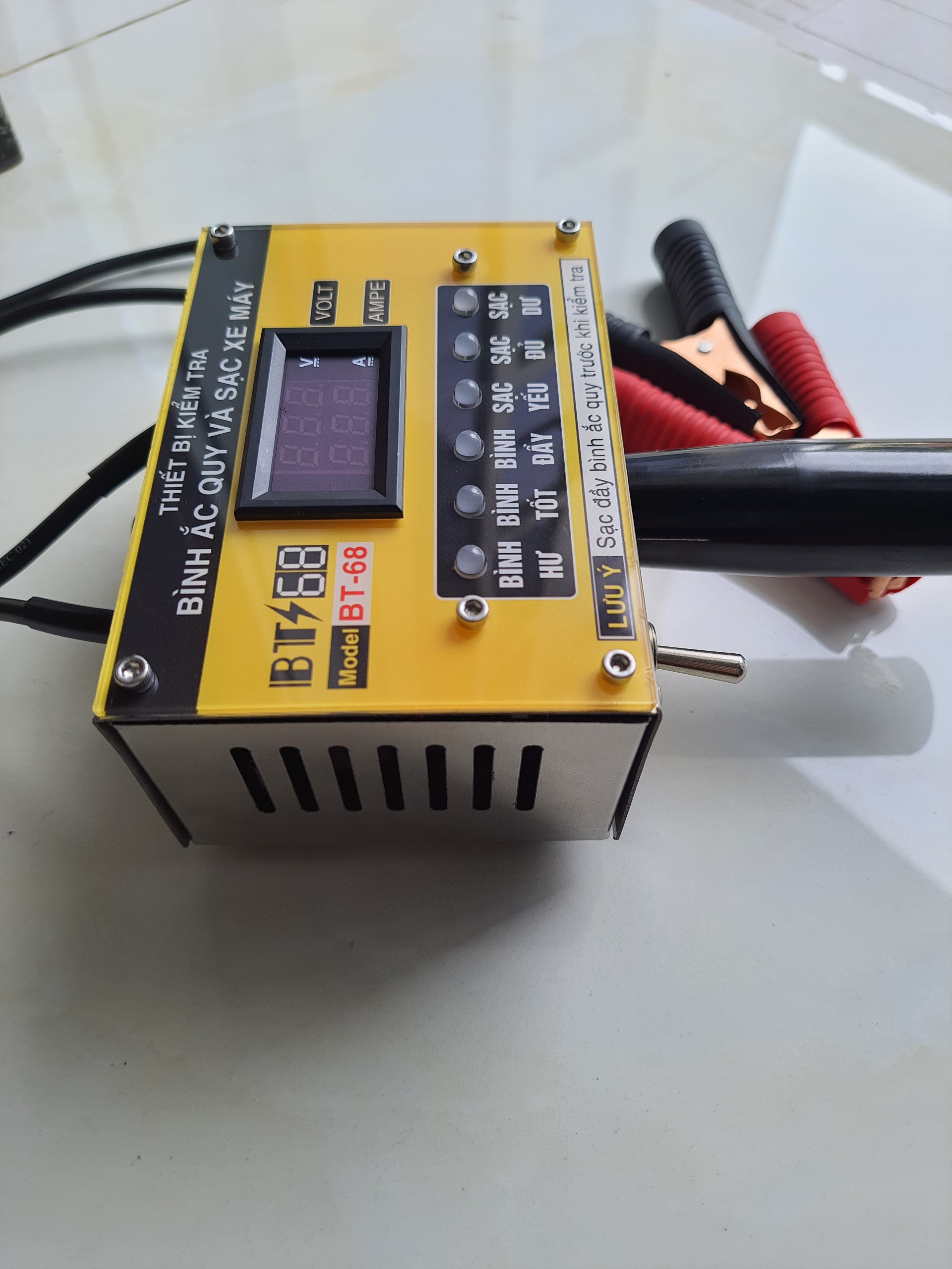 Thiết bị kiểm tra bình ẮC QUY và SẠC xe máy BT68