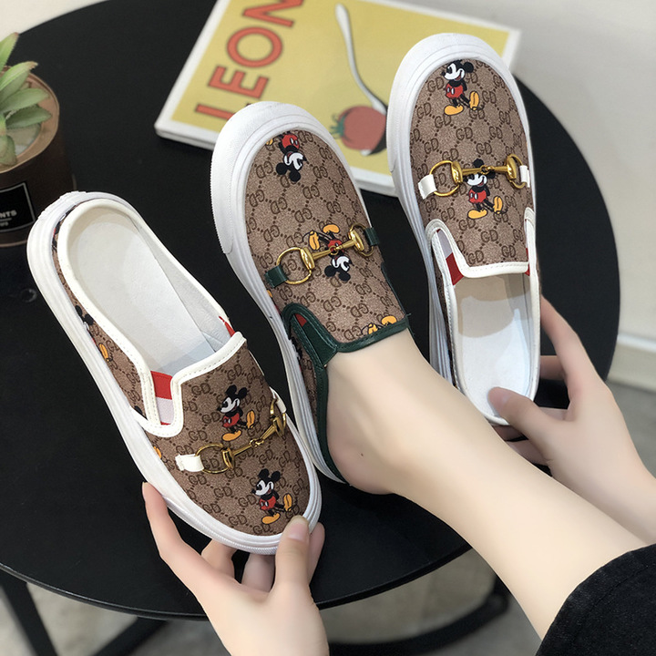 Giày dáng sục hoạt tiết mickey