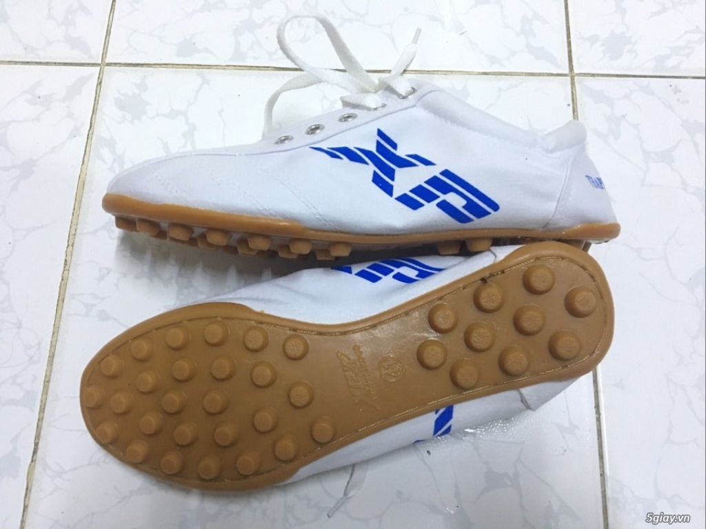 Giày bata đinh