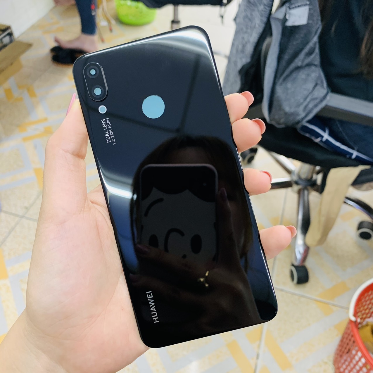 Nắp lưng / kính lưng Huawei Nova 3i zin , bảo hành đổi trả