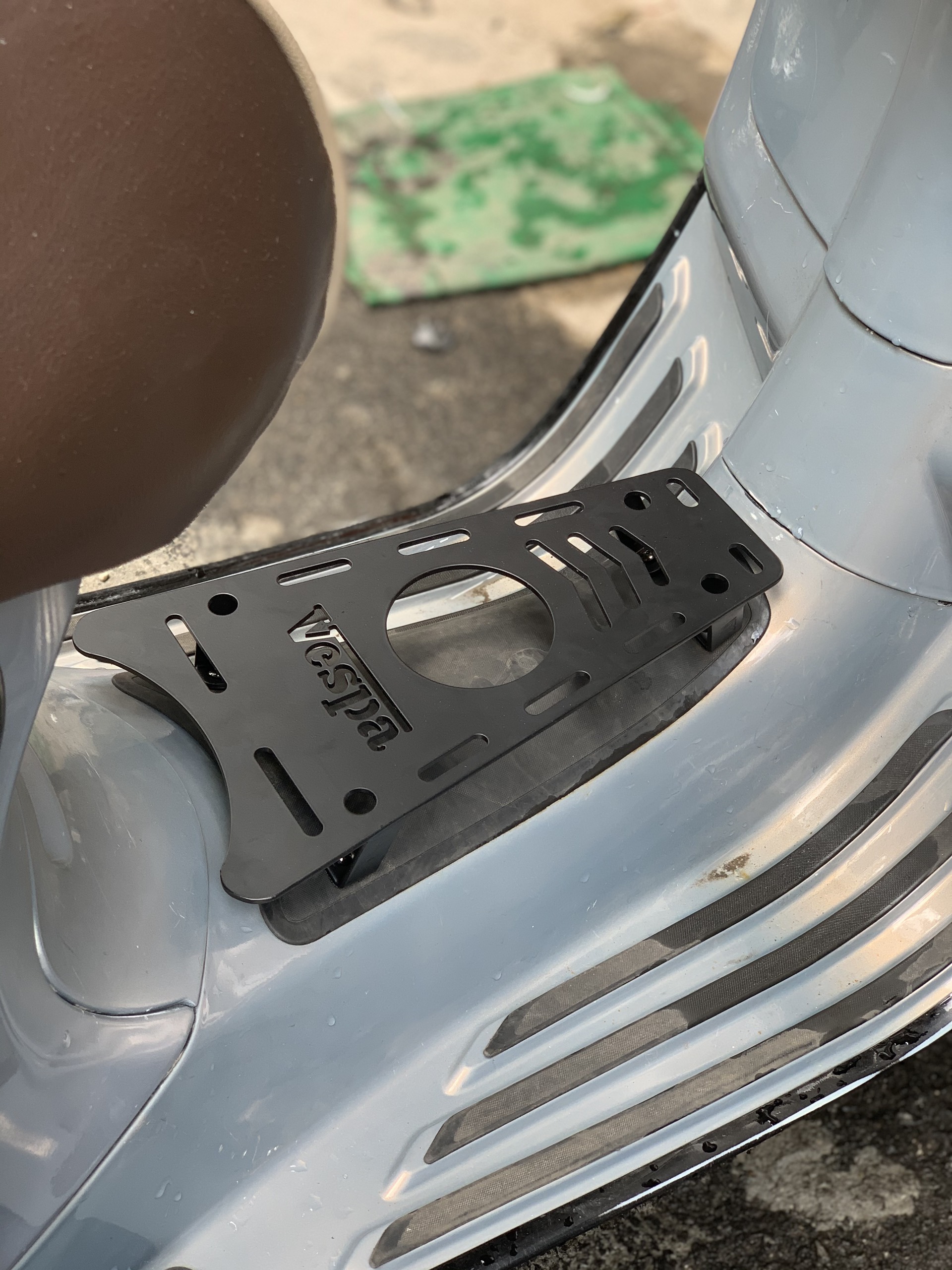 BAGA GIỮA SÀN KIỂU MỚI CHO DÒNG XE VESPA