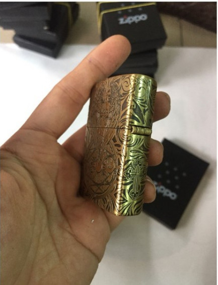 BẬT LỬA  Zippo thiên thần KHẮC 5 MẶT Ruột Vàng - TEM ĐỎ