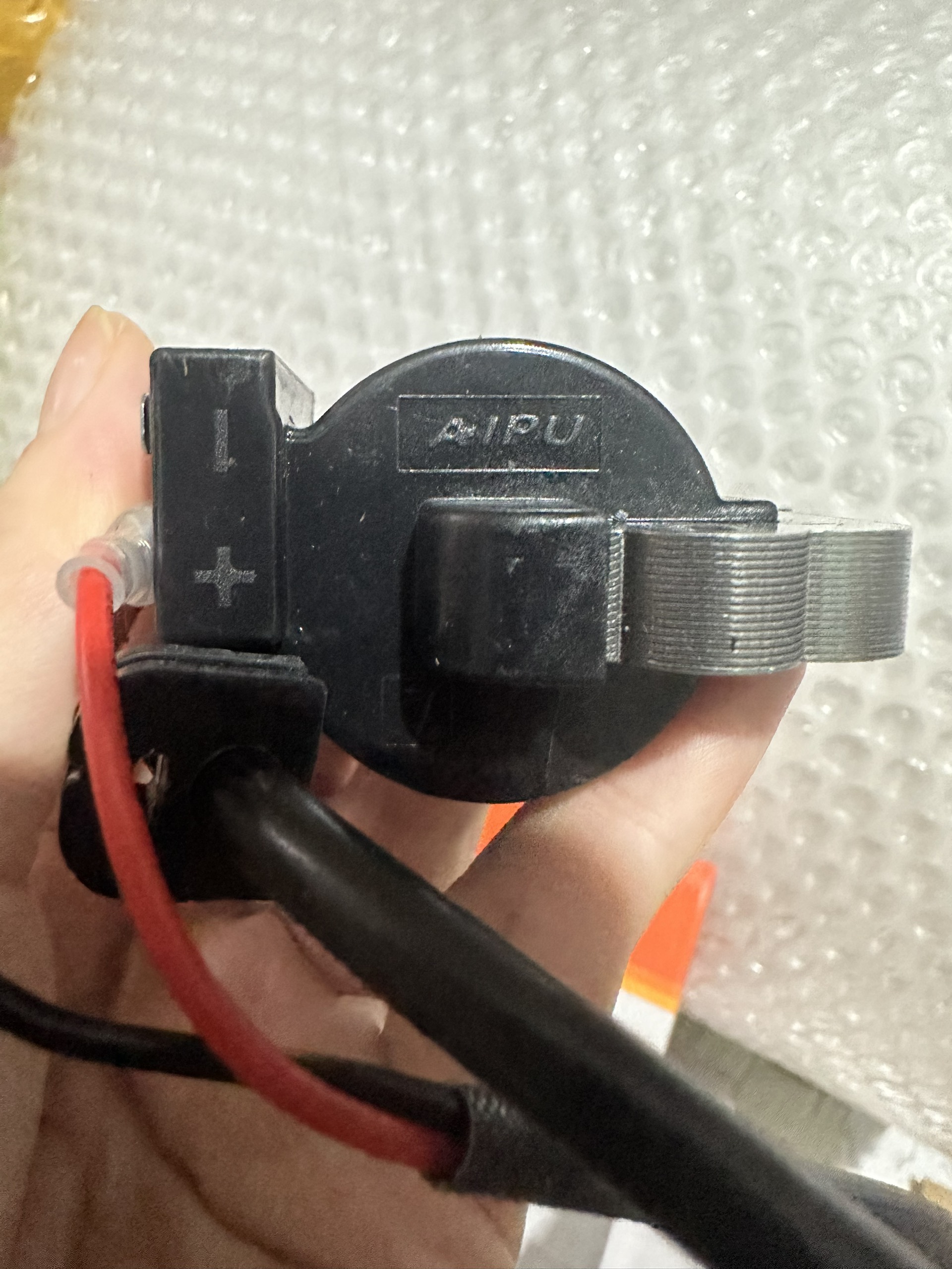 ( AIPU - TỐT) MOBIN ( IC) ĐÁNH LỬA DÙNG CHO MÁY CẮT CỎ 260. 1 CHÂN.