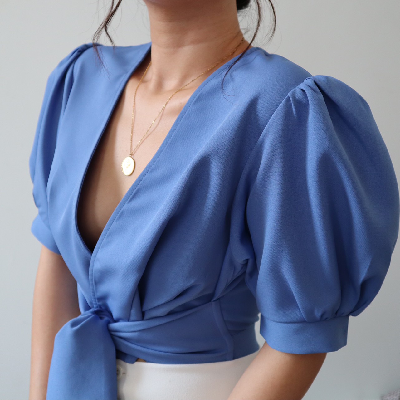 Áo croptop tay phồng thắt nơ