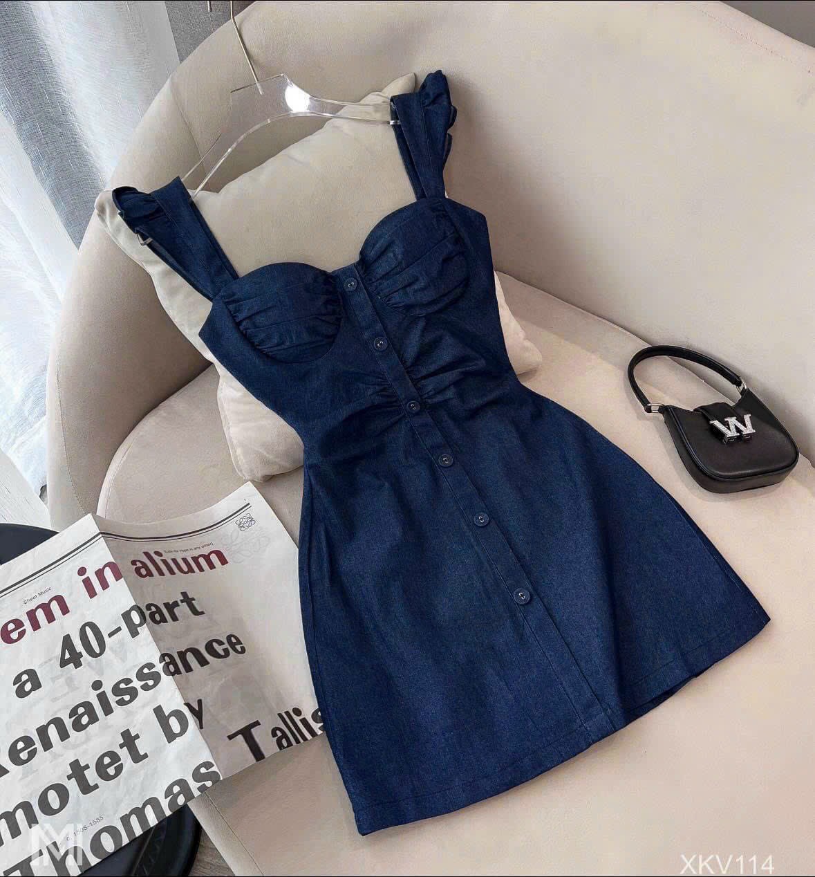 Đầm jean hai dây nút dọc có mút ngực