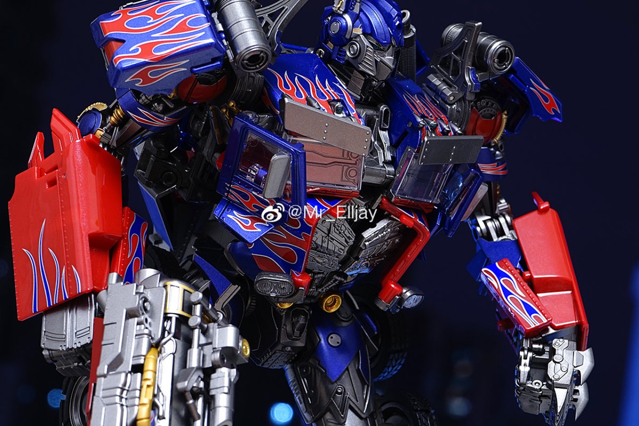 Mô hình Transformers Optimus Prime BMB LS03F