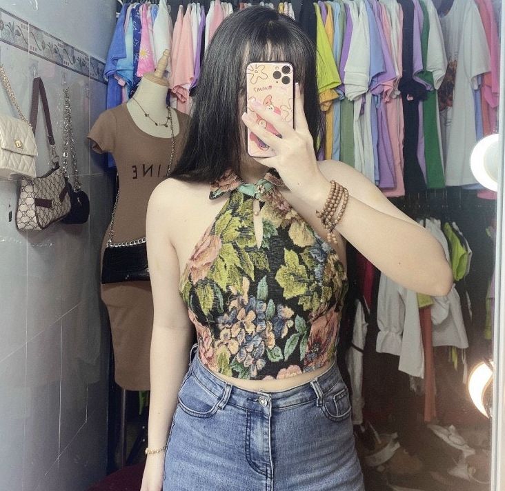 Áo yếm thô cẩm sát nách cổ bẻ cài nút hở lưng đan dây cực hot , chất thổ cẩm dày dặn kèm mút