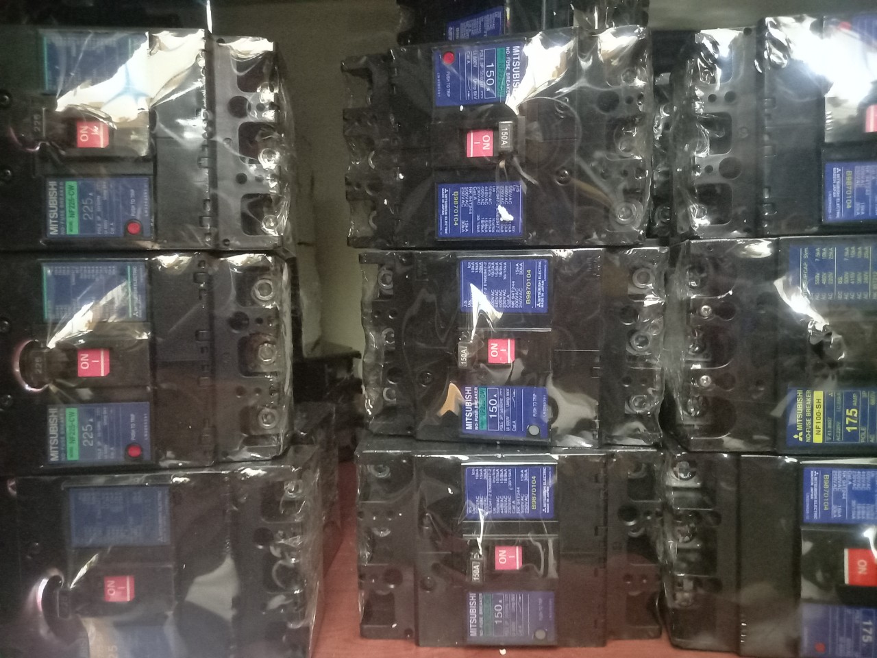 APTOMAT MCCB 3 PHA NHẬT 200A 225A XÁC TO