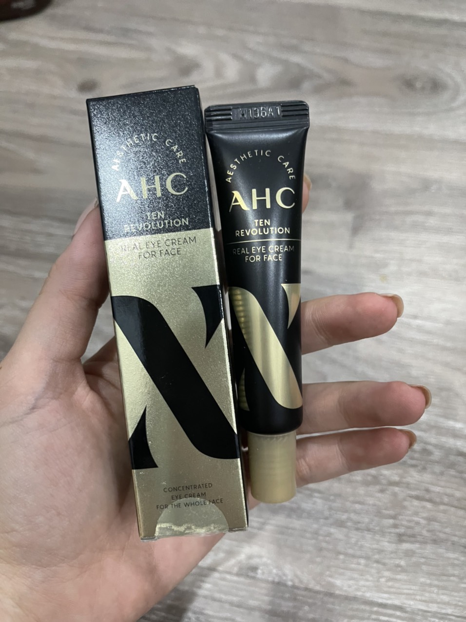 KEM DƯỠNG MẮT AHC MẪU MỚI NHẤT