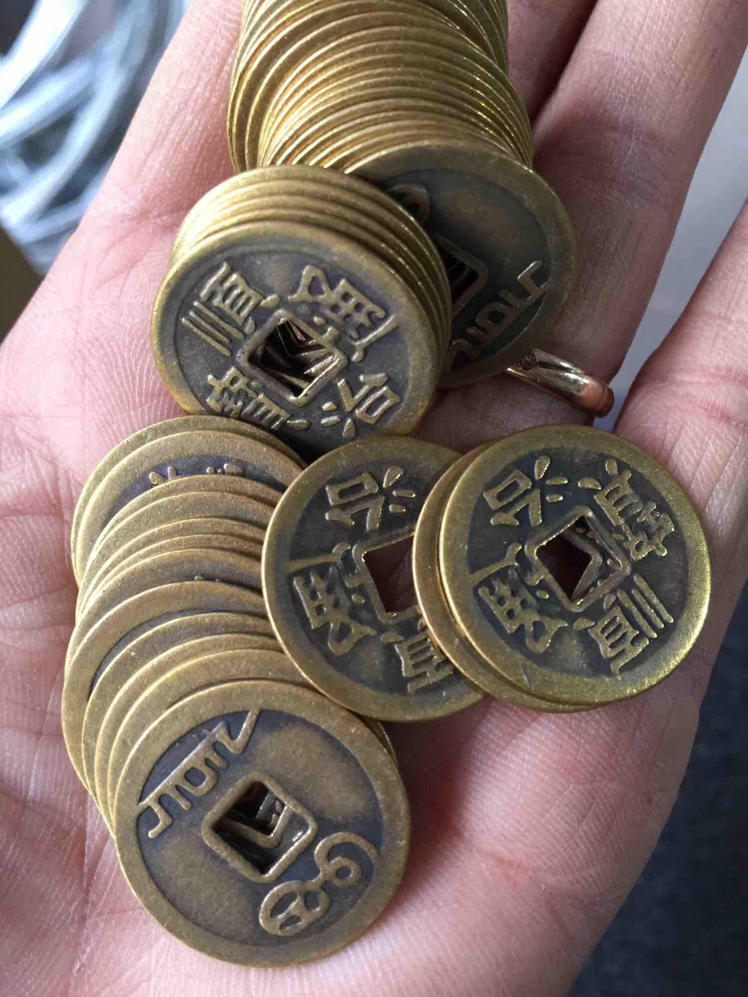 100 đồng xu phong thuỷ
