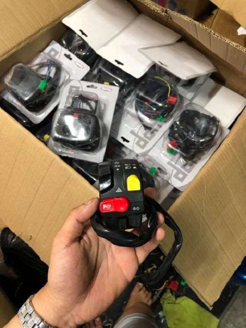 Cùm công tắc passing Domino dành cho xe wave nhỏ, Sirius, sonic, raider... kèm theo hướng dẫn có có đủ chế độ trên một cùm: kèn - đề - xi nhan - cos - pha - on/off - passing.