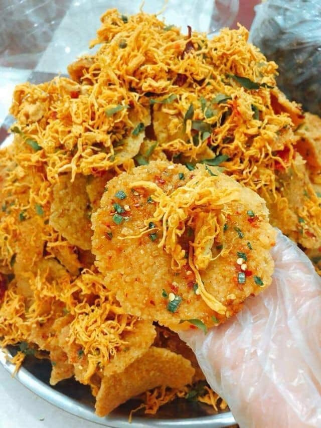 Cơm Cháy Mắm Hành Lắc Khô Gà