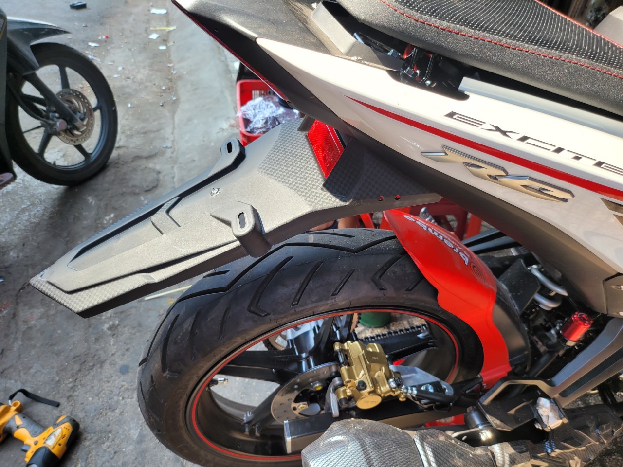 đui bản số dè sau exciter 155