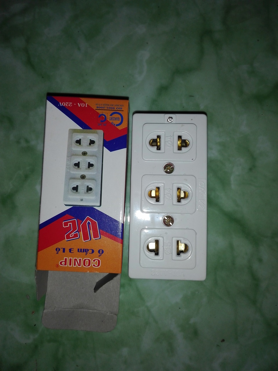 Ổ cắm điện 3 lổ  Conip V2