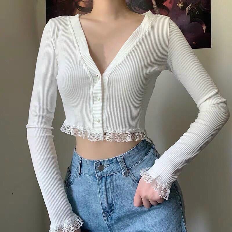 Áo croptop kiểu cổ V tay dài phối ren