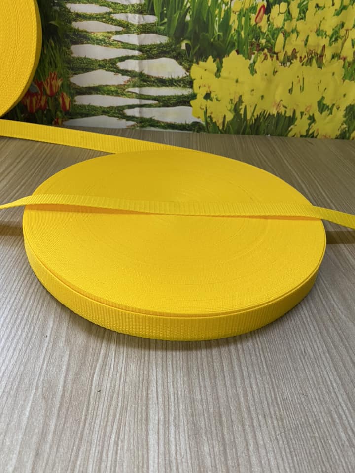 Dây dù dẹp 2,5cm . cuộn 50 mét . Màu Vàng