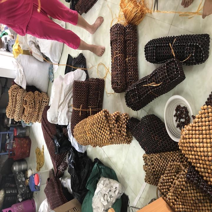 Đệm, lót ghế hạt gỗ tựa lưng massage ô tô, xe hơi 100% gỗ Trắc tự nhiên cao cấp dạng đàn GT-D ( Màu đỏ hạt lựu)