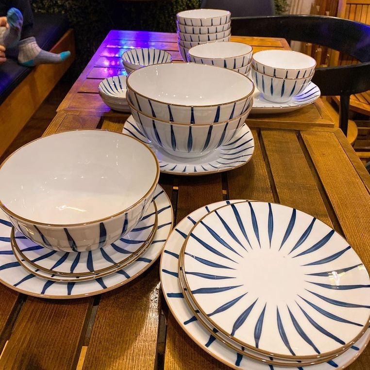 15-piece porcelain bowl and dish set-textured (retail)