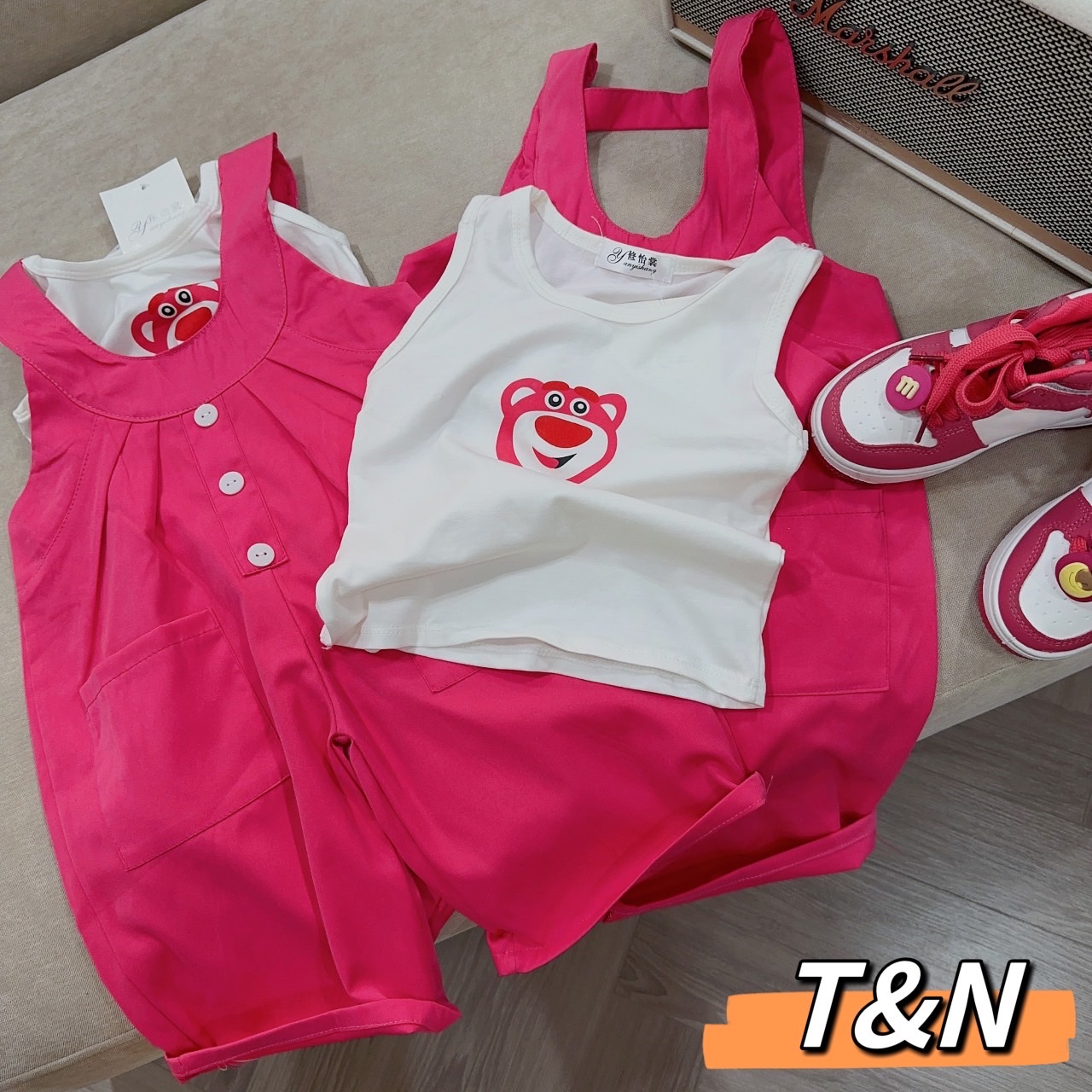 [8-27kg] Set yếm hồng gấu dâu 3 cúc bé gái