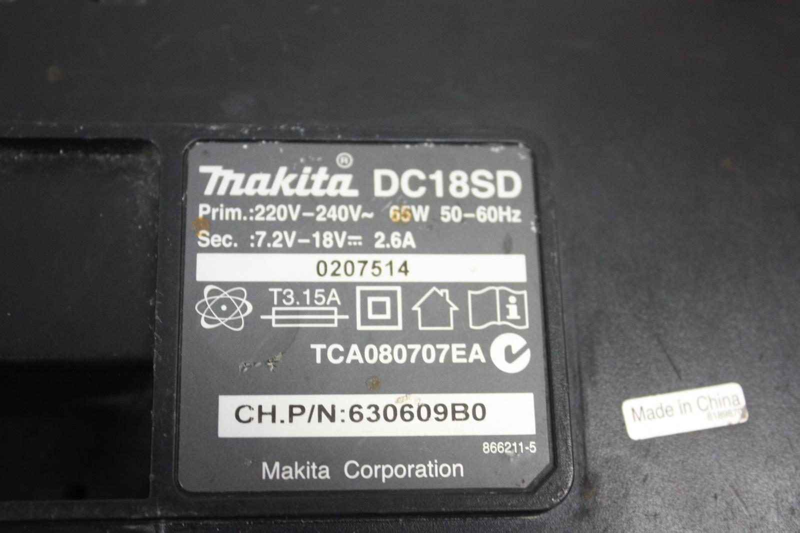 Đế sạc pin Li-Ion chậm Makita DC18SD (194534-4)