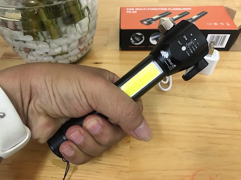 ĐÈN PIN SIÊU SÁNG T6-28