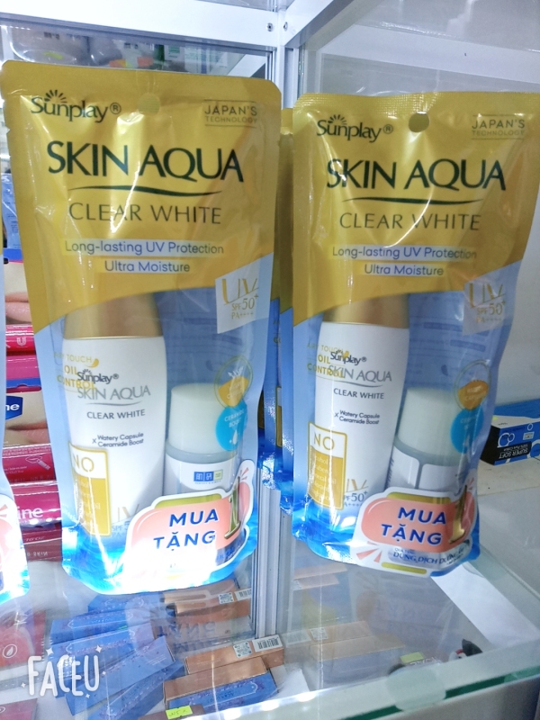 Sữa chống nắng Sunplay Skin Aqua UV Moisture SPF50+ PA+++ 30g - Tặng 1 Dung dịch dưỡng Hada Labo Advanced Nourish 40ml nhập khẩu