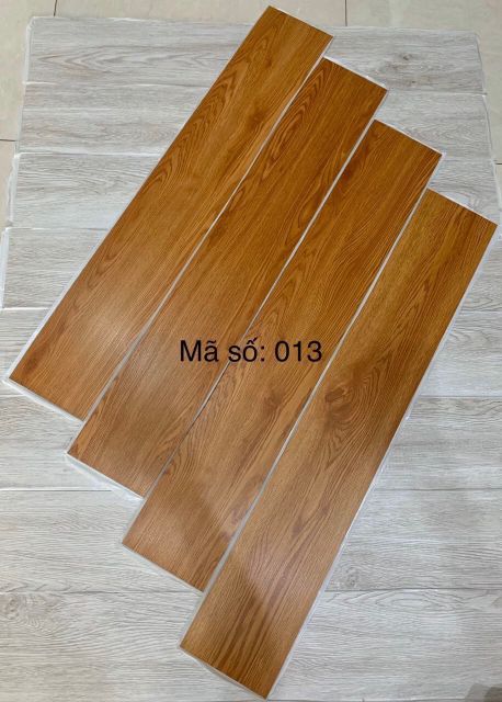 SÀN NHỰA GIẢ GỔ BÓC DÁN DÀY 2MM