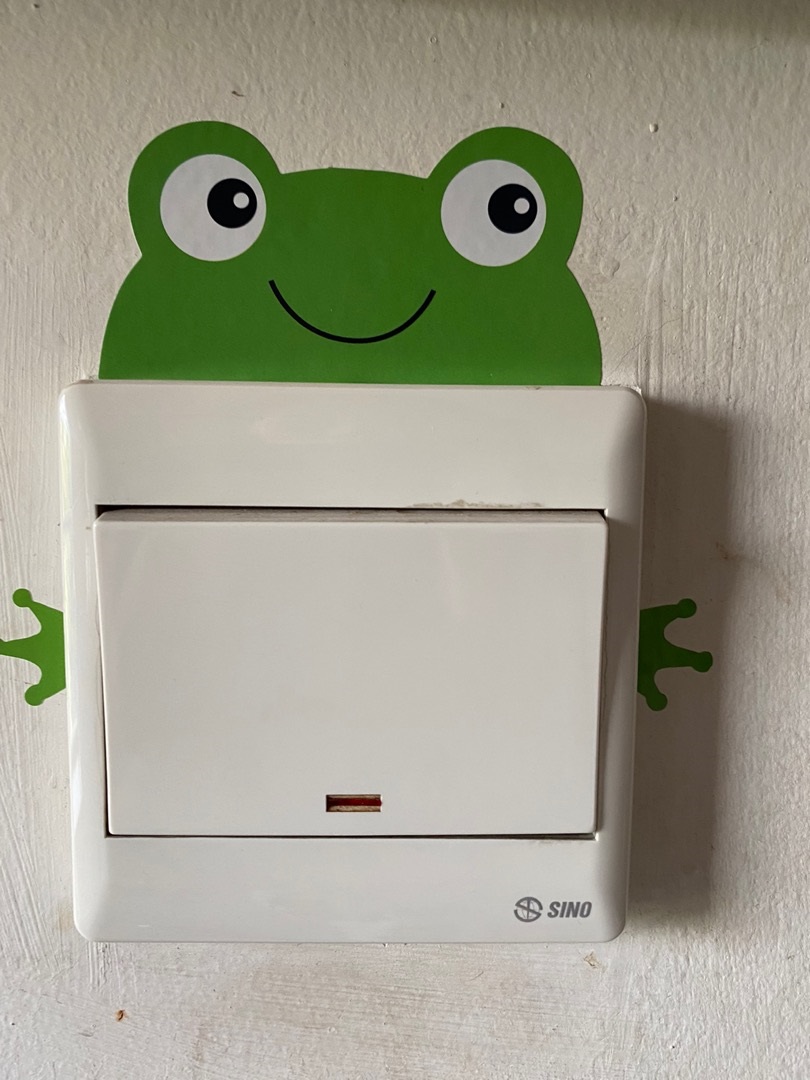 HÌNH DÁN STICKER 11 HÌNH THÚ TRANG TRÍ Ổ ĐIỆN - THUTHAODECOR